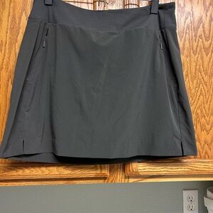 Athleta dark hunter green skirt with Zipper Pockets size 12
